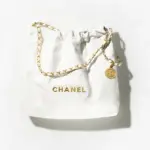 Quilted-22-Large-Hobo-Handbag-in-Shiny-Calfskin-AS3261-White-Quilted-22-Large-Hobo-Handbag-in-Shiny-Calfskin-AS3261-White-1.webp