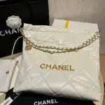 Quilted-22-Large-Hobo-Handbag-in-Shiny-Calfskin-AS3261-White-Quilted-22-Large-Hobo-Handbag-in-Shiny-Calfskin-AS3261-White-5.webp