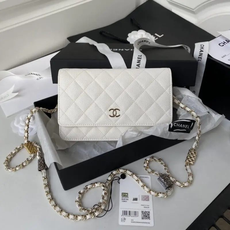 Quilted-Caviar-Calfskin-Leather-Wallet-On-a-Chain-AP2400-White-Quilted-Caviar-Calfskin-Leather-Wallet-On-a-Chain-AP2400-White-1.webp