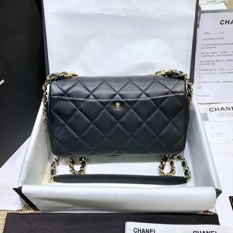 Quilted-Flap-Shoulder-Bag-with-Large-Bi-Color-Chain-AS1353-Black-Quilted-Flap-Shoulder-Bag-with-Large-Bi-Color-Chain-AS1353-Black-2.webp