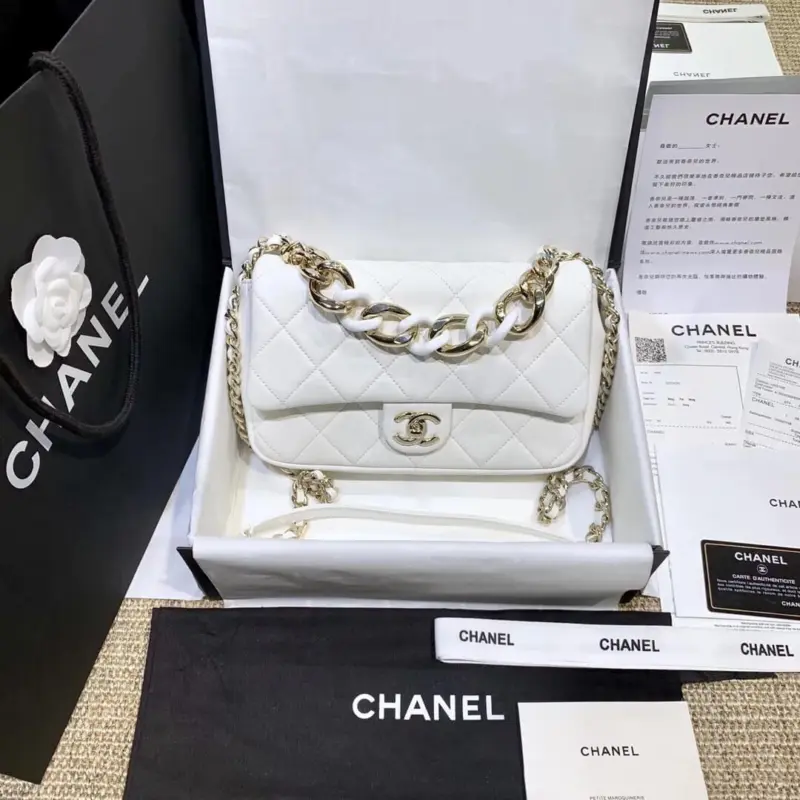 Quilted-Flap-Shoulder-Bag-with-Large-Bi-Color-Chain-AS1353-White-Quilted-Flap-Shoulder-Bag-with-Large-Bi-Color-Chain-AS1353-White-2.webp