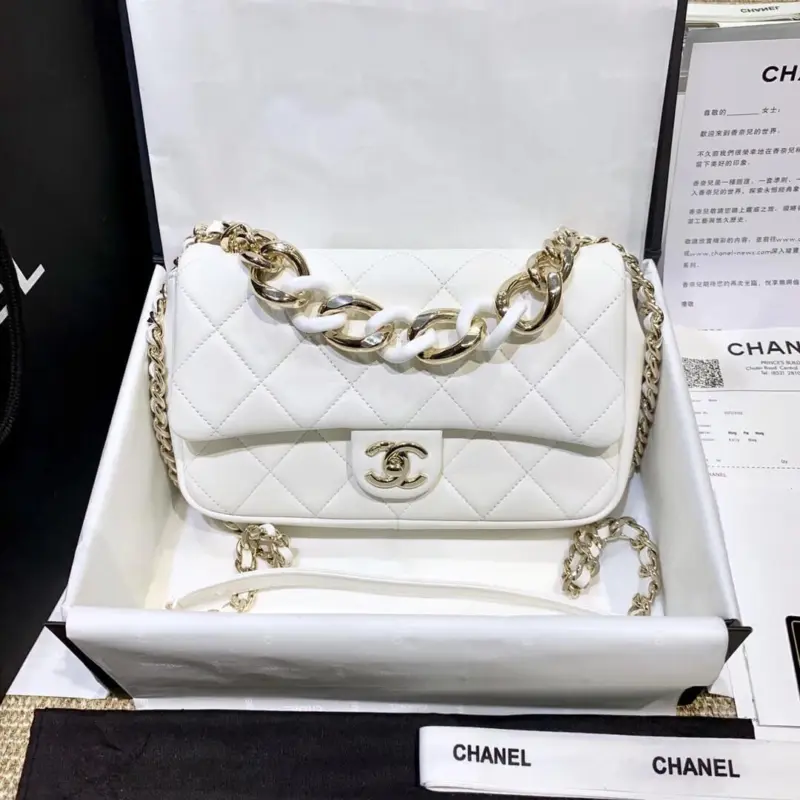 Quilted-Flap-Shoulder-Bag-with-Large-Bi-Color-Chain-AS1353-White-Quilted-Flap-Shoulder-Bag-with-Large-Bi-Color-Chain-AS1353-White-3.webp
