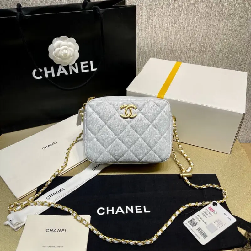 Quilted-Grained-Calfskin-Camera-Crossbody-Shoulder-Bag-AS2856-White-Quilted-Grained-Calfskin-Camera-Crossbody-Shoulder-Bag-AS2856-White-1.webp