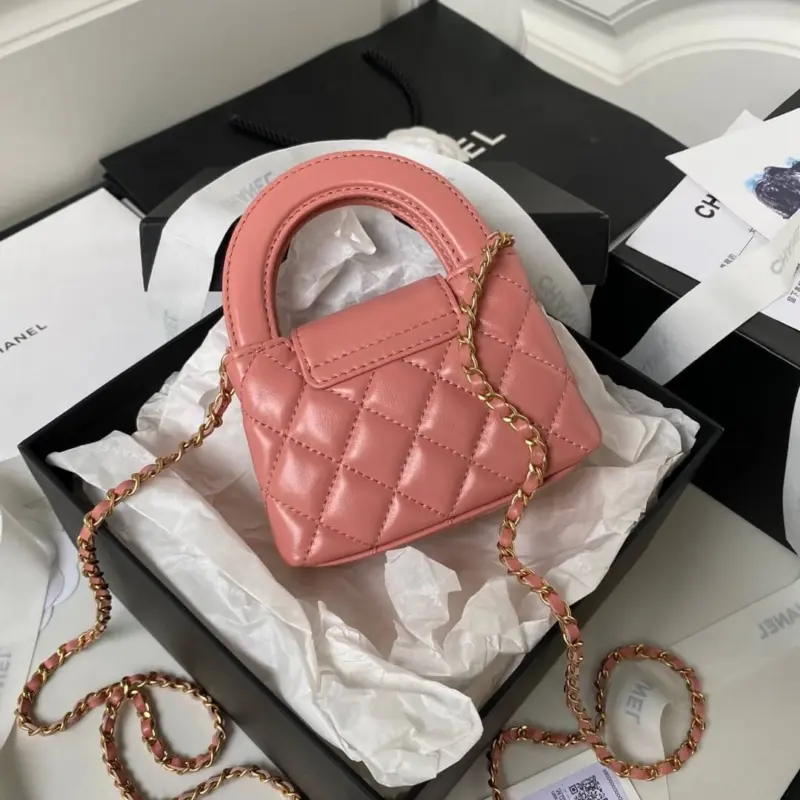Quilted-Kelly-Top-Handle-Clutch-in-Shiny-Aged-Calfskin-AP3435-Pink-Quilted-Kelly-Top-Handle-Clutch-in-Shiny-Aged-Calfskin-AP3435-Pink-2.webp