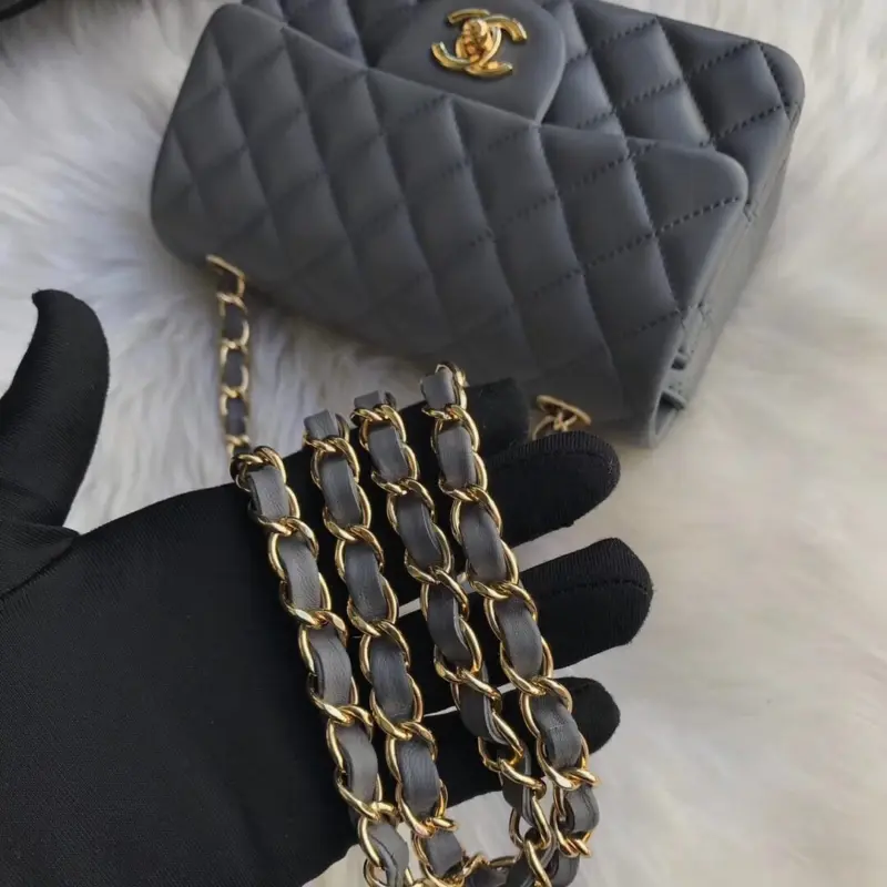 Quilted-Lambskin-20cm-Classic-Flap-Shoulder-Bag-1116-Grey-Quilted-Lambskin-20cm-Classic-Flap-Shoulder-Bag-1116-Grey-3.webp