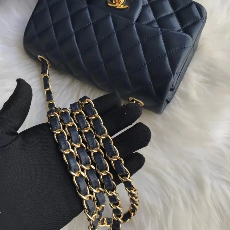 Quilted-Lambskin-20cm-Classic-Flap-Shoulder-Bag-1116-Navy-Blue-Quilted-Lambskin-20cm-Classic-Flap-Shoulder-Bag-1116-Navy-Blue-3.webp