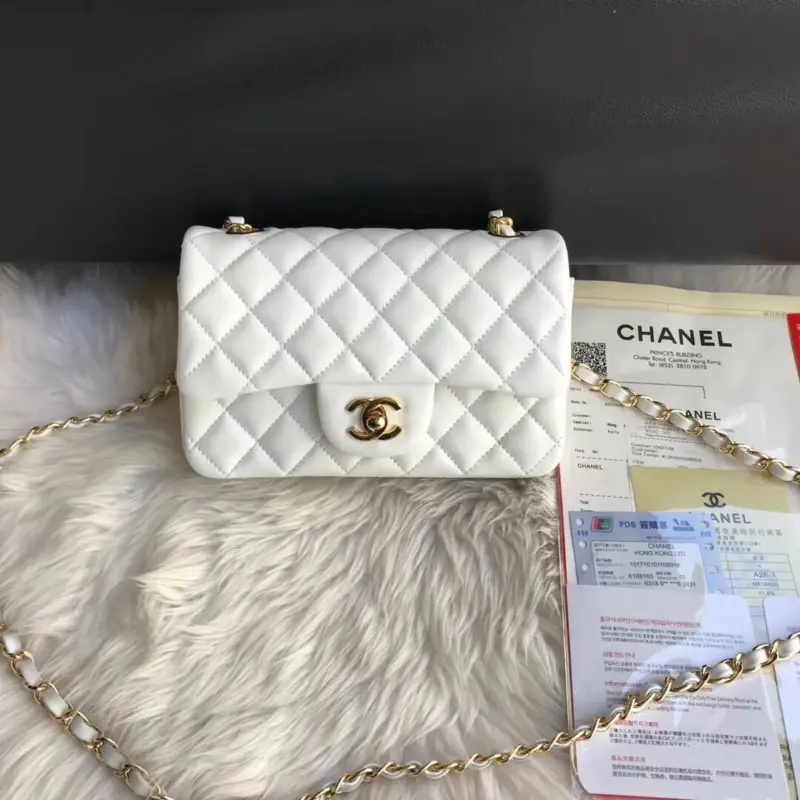 Quilted-Lambskin-20cm-Classic-Flap-Shoulder-Bag-1116-White-Quilted-Lambskin-20cm-Classic-Flap-Shoulder-Bag-1116-White-1.webp