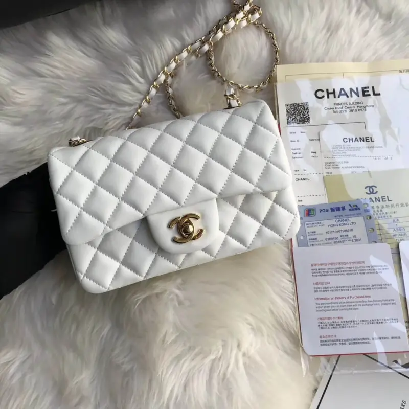 Quilted-Lambskin-20cm-Classic-Flap-Shoulder-Bag-1116-White-Quilted-Lambskin-20cm-Classic-Flap-Shoulder-Bag-1116-White-2.webp
