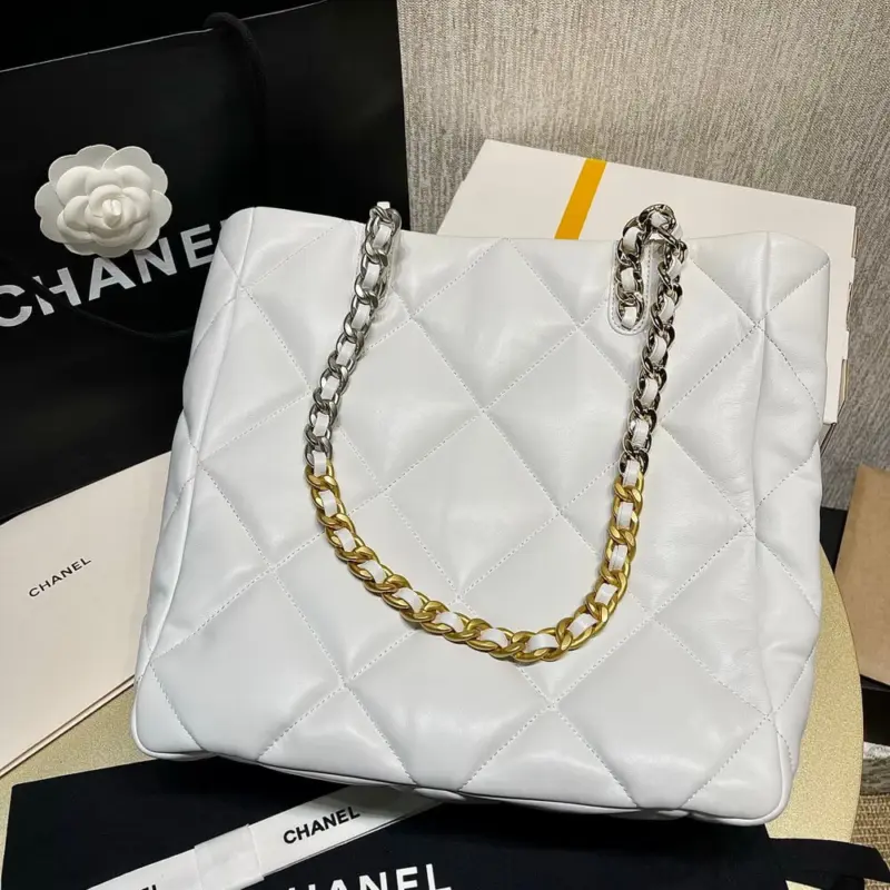 Quilted-Lambskin-Leather-19-Large-Shopping-Tote-Bag-AS3519-White-Quilted-Lambskin-Leather-19-Large-Shopping-Tote-Bag-AS3519-White-3.webp