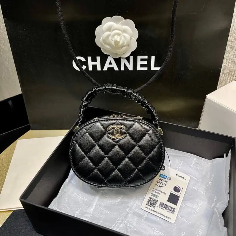 Quilted-Lambskin-Leather-Small-Vanity-Cosmetic-Travel-Case-AP2731-Black-Quilted-Lambskin-Leather-Small-Vanity-Cosmetic-Travel-Case-AP2731-Black-4.webp