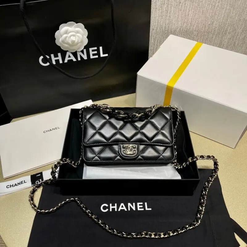 Quilted-Lambskin-Plexiglass-Top-Wallet-On-Chain-Crossbody-AP2377-Black-Quilted-Lambskin-Plexiglass-Top-Wallet-On-Chain-Crossbody-AP2377-Black-3.webp