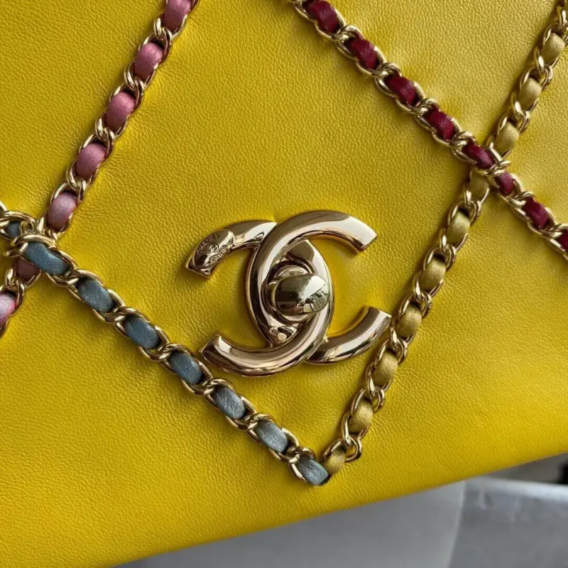 Quilted-Leather-Flap-Shoulder-Bag-with-Entwined-Chain-AS2383-Yellow-Quilted-Leather-Flap-Shoulder-Bag-with-Entwined-Chain-AS2383-Yellow-3.webp