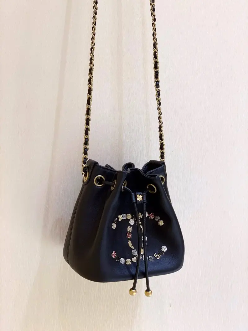 Quilted-Leather-Studded-Drawstring-Bucket-Shoulder-Bag-AS1883-2.webp