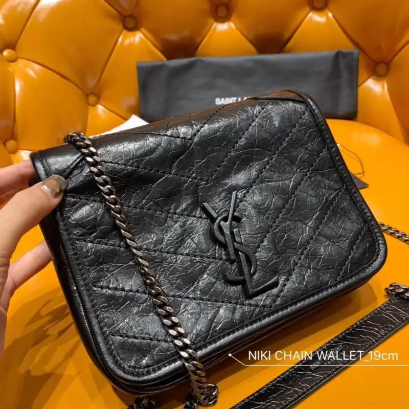 Quilted-Niki-Leather-Wallet-on-Chain-Shoulder-Bag-583103-Black-Quilted-Niki-Leather-Wallet-on-Chain-Shoulder-Bag-583103-Black-3.webp
