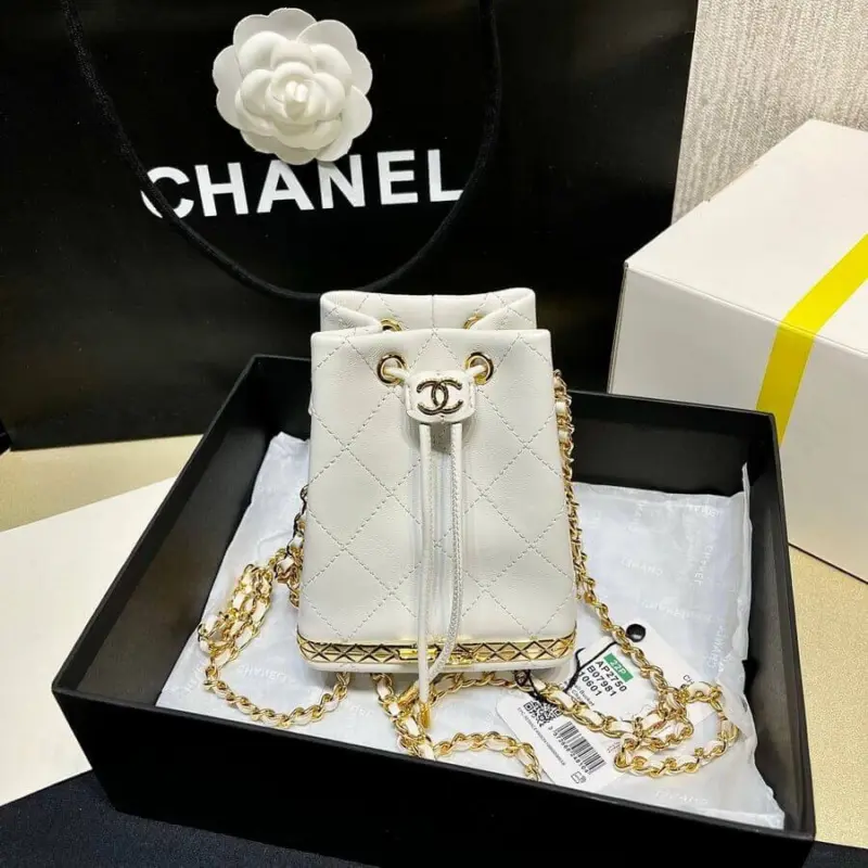 Quilted-Small-Bucket-Bag-with-Chain-Strap-in-Lambskin-AP2750-White-Quilted-Small-Bucket-Bag-with-Chain-Strap-in-Lambskin-AP2750-White-3.webp