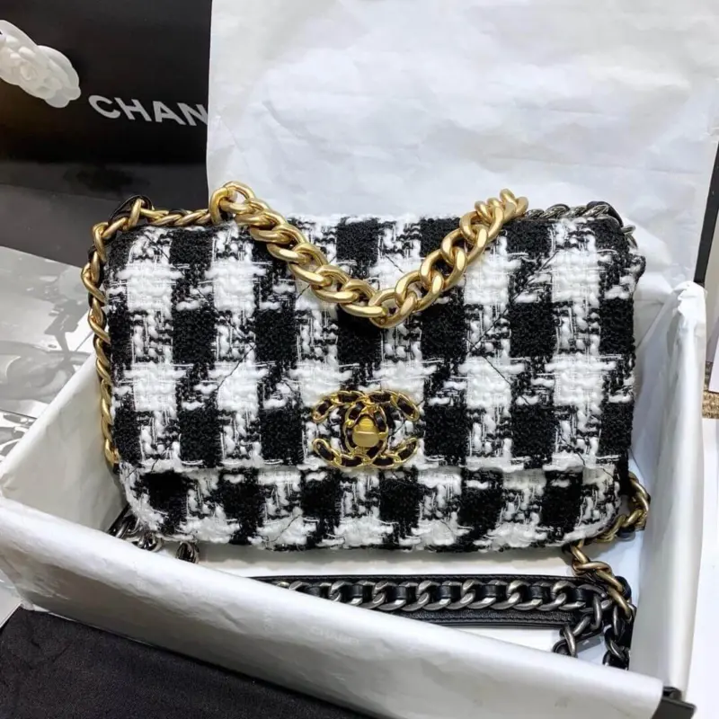 Quilted-Tweed-Maxi-Flap-Shoulder-Bag-with-Chain-Strap-AS1160-White-Quilted-Tweed-Maxi-Flap-Shoulder-Bag-with-Chain-Strap-AS1160-White-2.webp