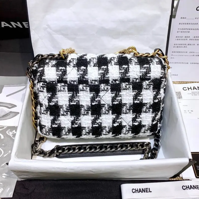 Quilted-Tweed-Maxi-Flap-Shoulder-Bag-with-Chain-Strap-AS1160-White-Quilted-Tweed-Maxi-Flap-Shoulder-Bag-with-Chain-Strap-AS1160-White-3.webp