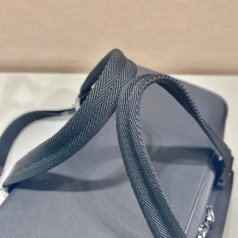Recycled-Fabric-Triangle-Logo-Picnic-Travel-Gear-Bag-2UP012-9.webp