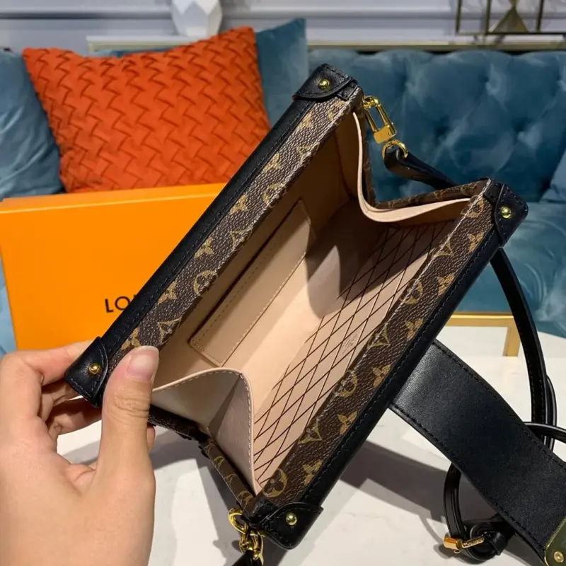 Reverse-Monogram-Kabuki-Print-Petite-Malle-Clutch-Bag-M53544-10.webp