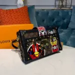 Reverse-Monogram-Kabuki-Print-Petite-Malle-Clutch-Bag-M53544-3.webp