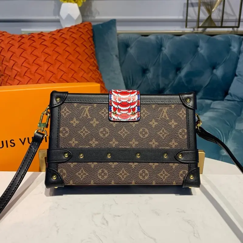 Reverse-Monogram-Kabuki-Print-Petite-Malle-Clutch-Bag-M53544-4.webp