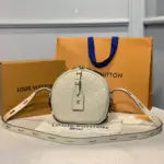 Round-Monogram-Print-Boite-Chapeau-Souple-Crossbody-Bag-M45167-M45276-Creme-Round-Monogram-Print-Boite-Chapeau-Souple-Crossbody-Bag-M45167-M45276-Creme-3.webp
