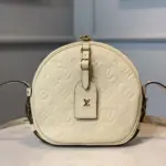 Round-Monogram-Print-Boite-Chapeau-Souple-Crossbody-Bag-M45167-M45276-Creme-Round-Monogram-Print-Boite-Chapeau-Souple-Crossbody-Bag-M45167-M45276-Creme-4.webp