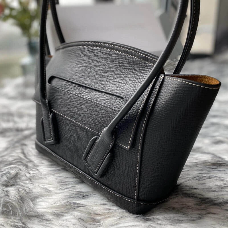 Small-Arco-Top-Handle-Tote-in-Grainy-Woven-Calfskin-580725-Black-Small-Arco-Top-Handle-Tote-in-Grainy-Woven-Calfskin-580725-Black-2.webp