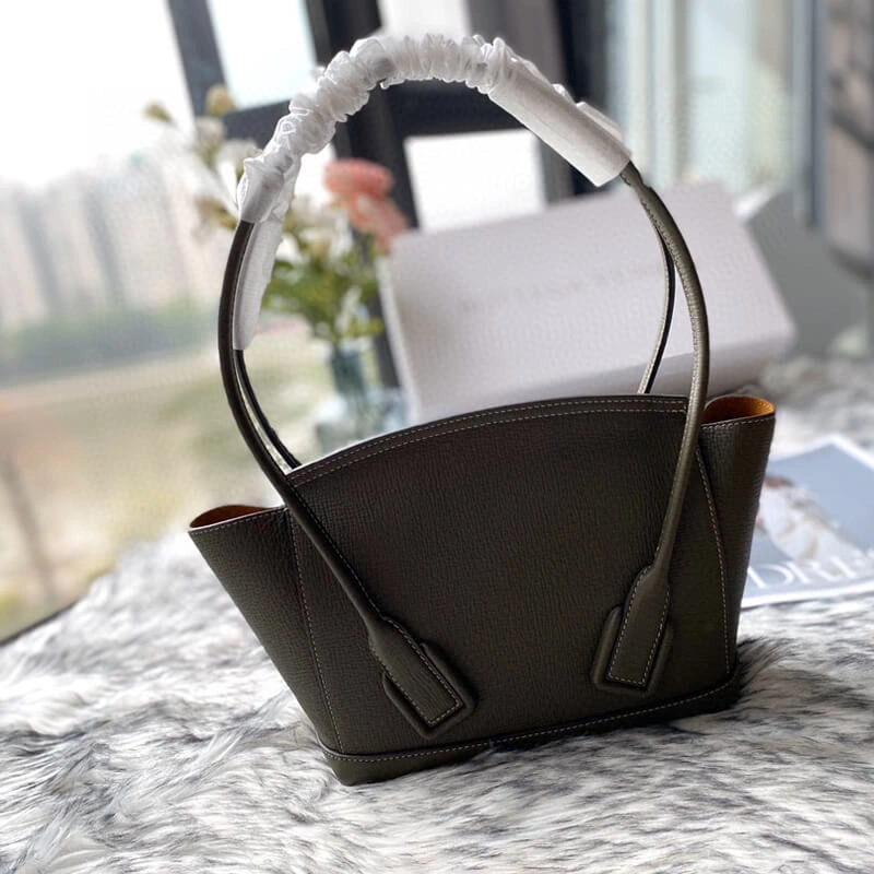 Small-Arco-Top-Handle-Tote-in-Grainy-Woven-Calfskin-580725-Dark-Green-Small-Arco-Top-Handle-Tote-in-Grainy-Woven-Calfskin-580725-Dark-Green-3.webp