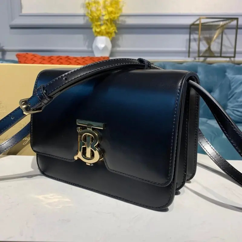 Small-Leather-Flap-Top-Bag-with-Monogram-Clasp-80103341-2.webp