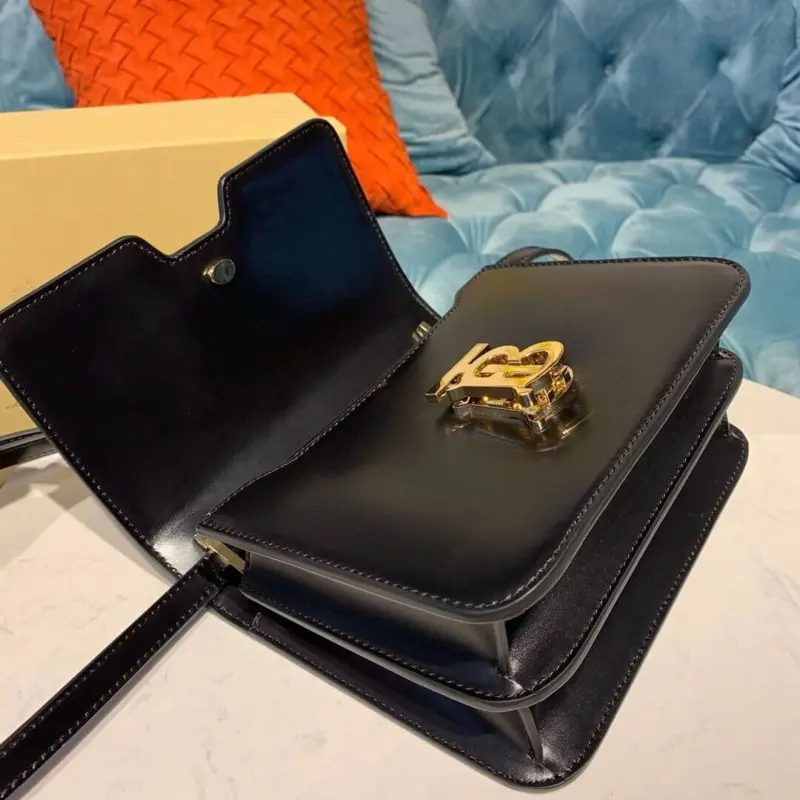 Small-Leather-Flap-Top-Bag-with-Monogram-Clasp-80103341-7.webp