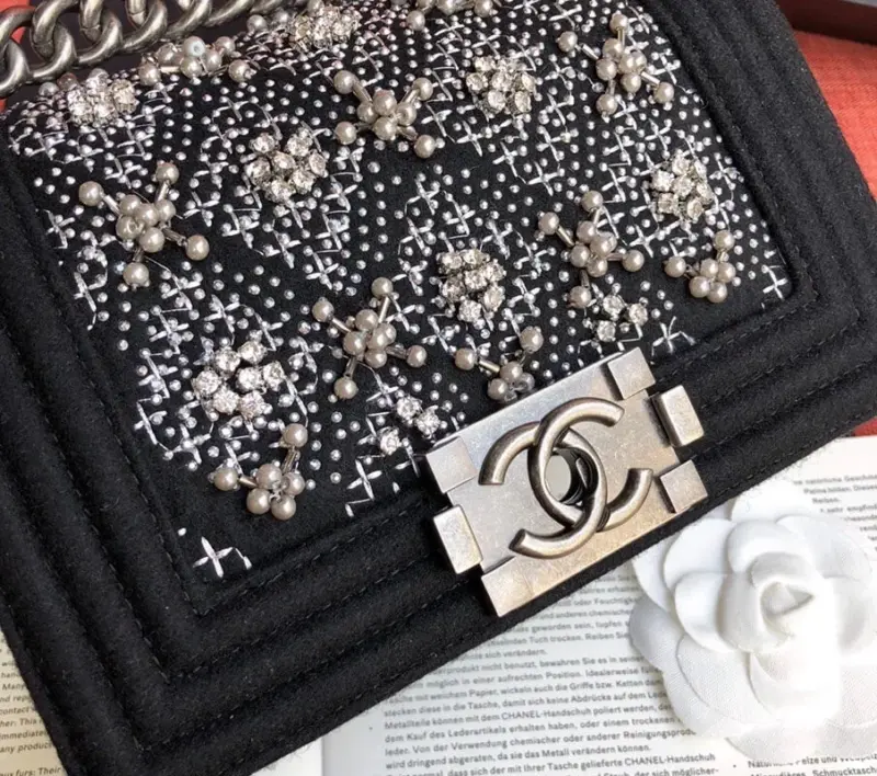 Small-Quilted-Boy-Style-Flap-Shoulder-Bag-A67085-3.webp
