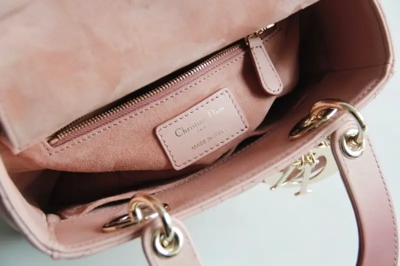 Small-Quilted-Cannage-Bag-in-Pink-Gradient-Lambskin-M0538-12.webp
