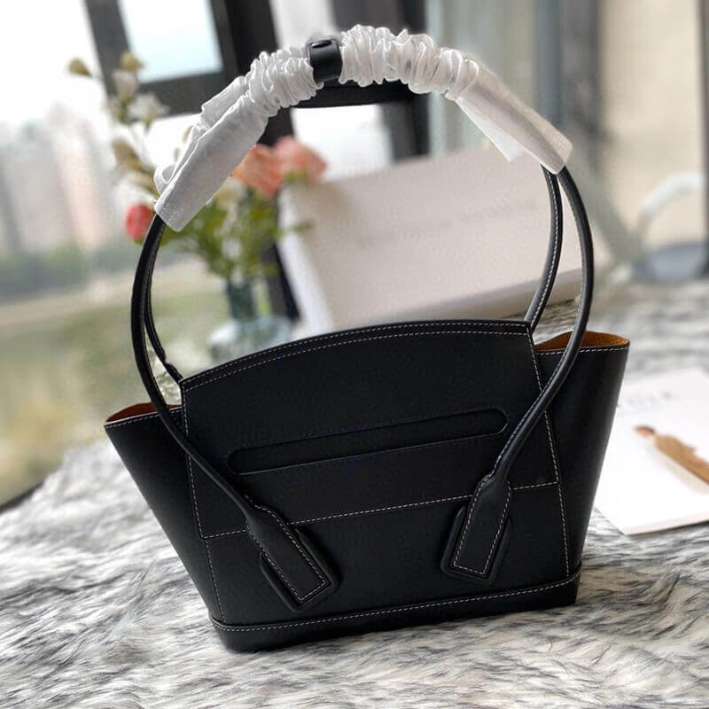 Small-Top-Handle-Tote-Bag-in-Smooth-Calfskin-580725-Black-Small-Top-Handle-Tote-Bag-in-Smooth-Calfskin-580725-Black-1.webp