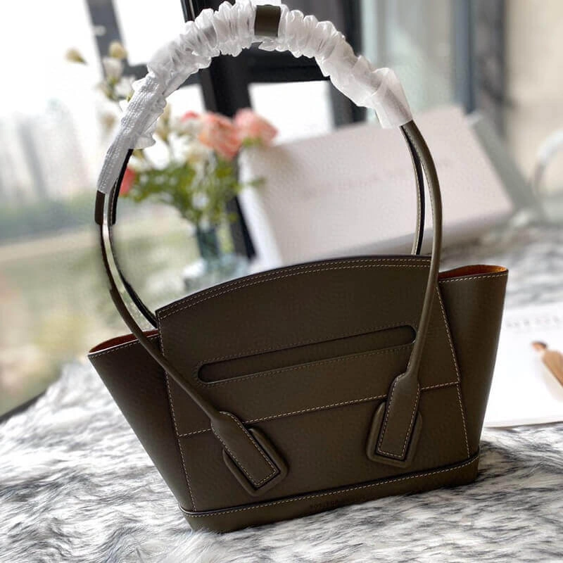 Small-Top-Handle-Tote-Bag-in-Smooth-Calfskin-580725-Dark-Green-Small-Top-Handle-Tote-Bag-in-Smooth-Calfskin-580725-Dark-Green-1.webp