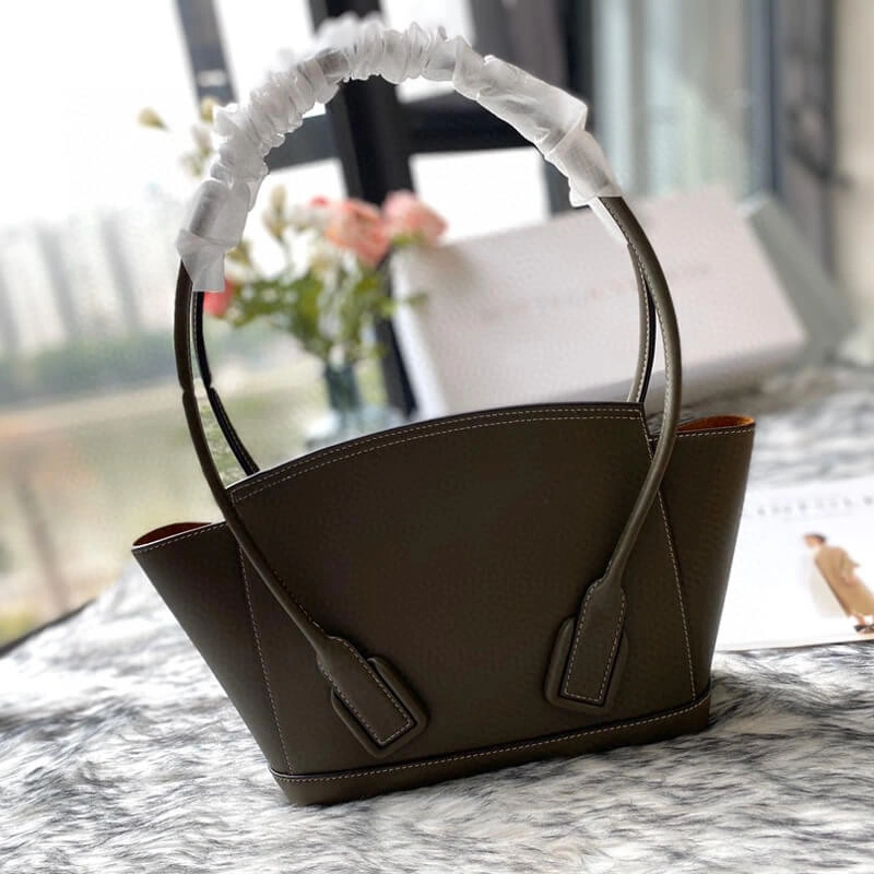 Small-Top-Handle-Tote-Bag-in-Smooth-Calfskin-580725-Dark-Green-Small-Top-Handle-Tote-Bag-in-Smooth-Calfskin-580725-Dark-Green-2.webp