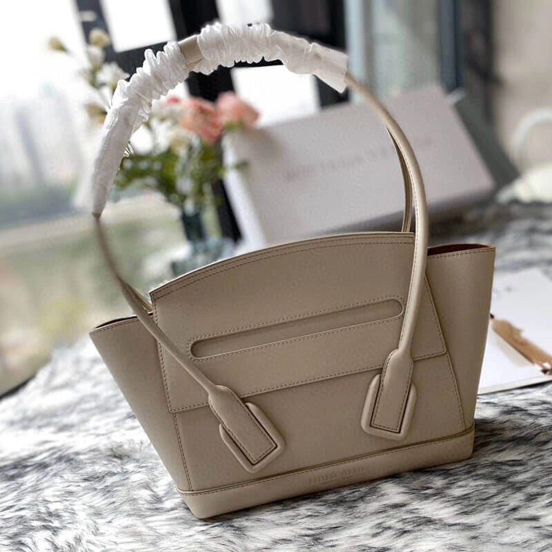 Small-Top-Handle-Tote-Bag-in-Smooth-Calfskin-580725-White-Small-Top-Handle-Tote-Bag-in-Smooth-Calfskin-580725-White-1.webp