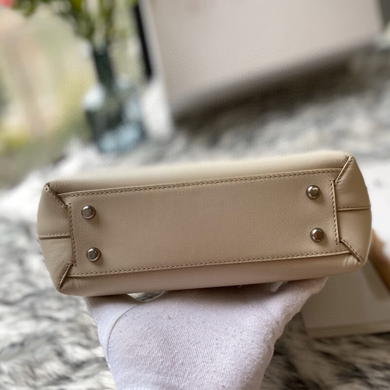 Small-Top-Handle-Tote-Bag-in-Smooth-Calfskin-580725-White-Small-Top-Handle-Tote-Bag-in-Smooth-Calfskin-580725-White-3.webp