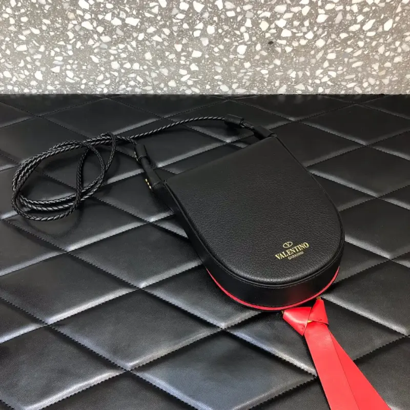 Small-V-Hardware-Flap-Leather-Crossbody-Shoulder-Bag-0910-Black-Small-V-Hardware-Flap-Leather-Crossbody-Shoulder-Bag-0910-Black-3.webp