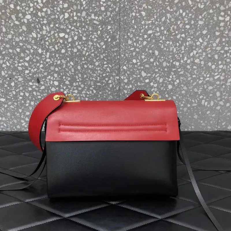 Small-Vring-Shoulder-Bag-in-Calfskin-and-Buffalo-Leather-0003-Red-Small-Vring-Shoulder-Bag-in-Calfskin-and-Buffalo-Leather-0003-Red-2.webp