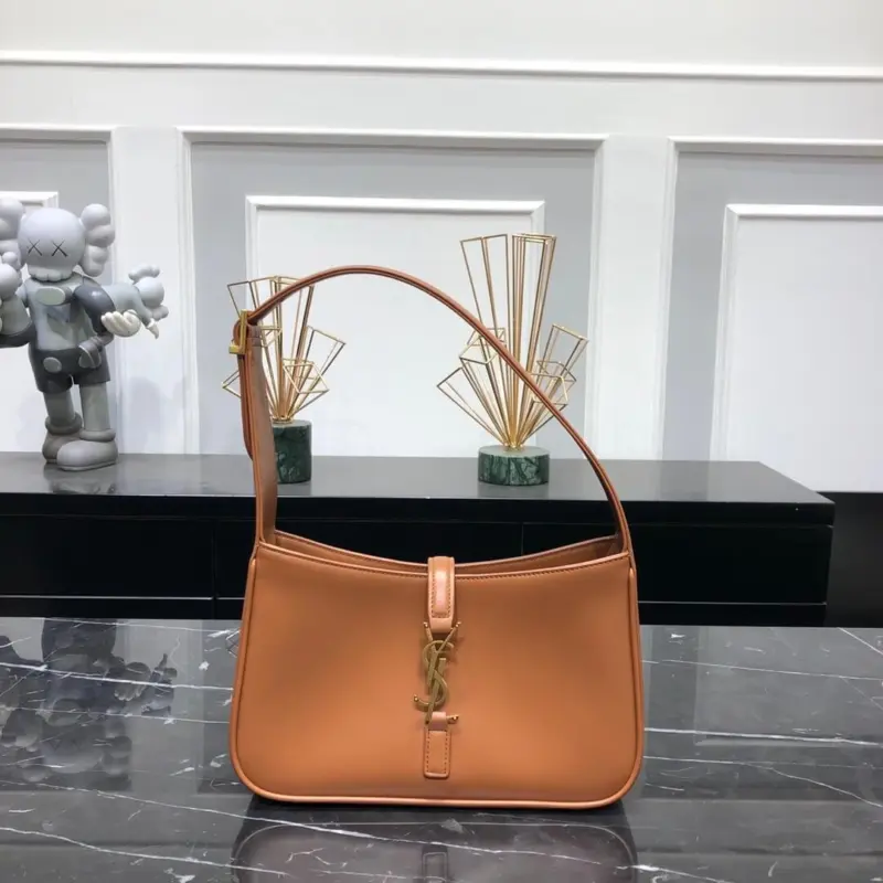 Smooth-Leather-Le-5A7-Hobo-Shoulder-Bag-657228-Apricot-Smooth-Leather-Le-5A7-Hobo-Shoulder-Bag-657228-Apricot-4.webp