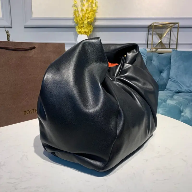 Soft-Gathered-Leather-Large-Shoulder-Pouch-Bag-607984-Black-Soft-Gathered-Leather-Large-Shoulder-Pouch-Bag-607984-Black-3.webp