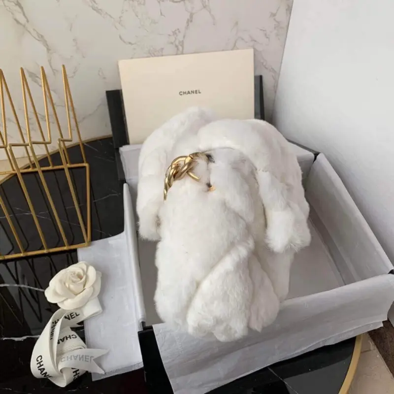 Soft-Shearling-Lambskin-Quilted-Shoulder-Flap-Bag-AS2240-White-Soft-Shearling-Lambskin-Quilted-Shoulder-Flap-Bag-AS2240-White-3.webp