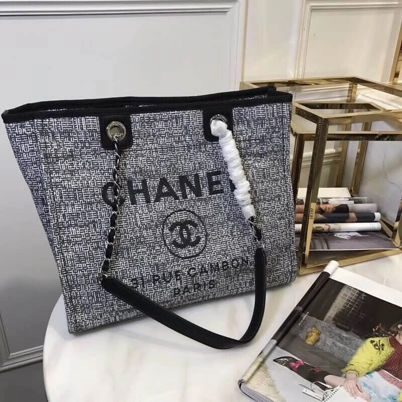 Spacious-Deauville-Style-Chain-Shoulder-Canvas-Tote-Bag-A66939-Black-Spacious-Deauville-Style-Chain-Shoulder-Canvas-Tote-Bag-A66939-Black-1.webp