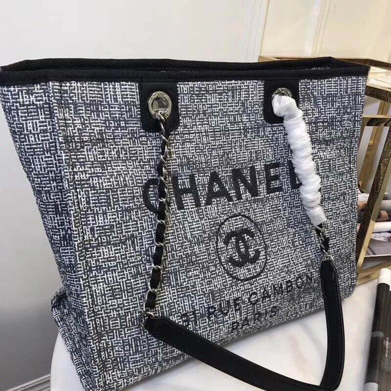 Spacious-Deauville-Style-Chain-Shoulder-Canvas-Tote-Bag-A66939-Black-Spacious-Deauville-Style-Chain-Shoulder-Canvas-Tote-Bag-A66939-Black-3.webp