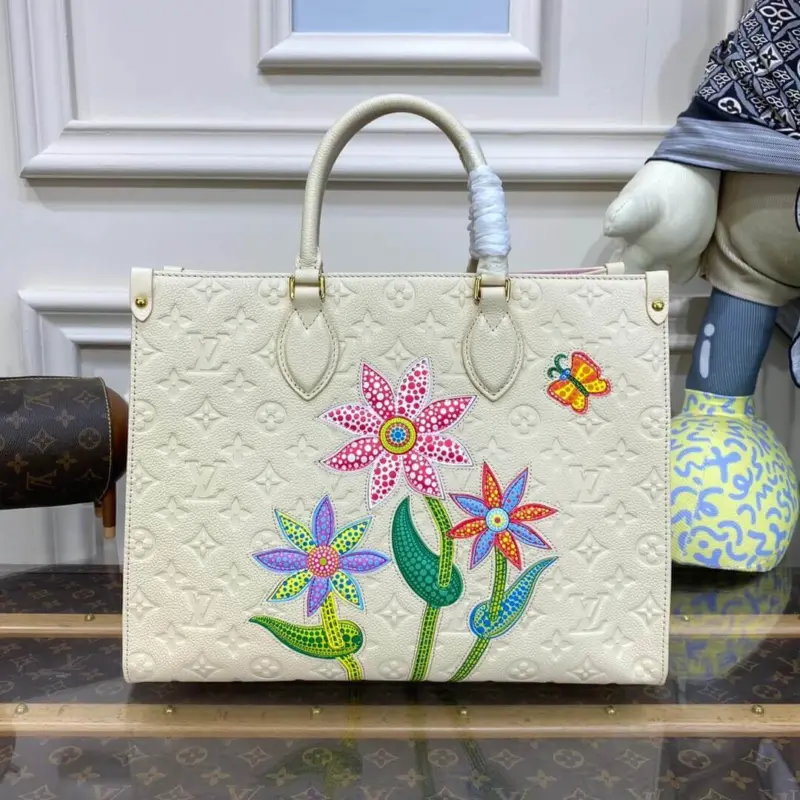 Spacious-OnTheGo-MM-Tote-Bag-with-Flower-Marquetry-M46416-White-Spacious-OnTheGo-MM-Tote-Bag-with-Flower-Marquetry-M46416-White-1.webp