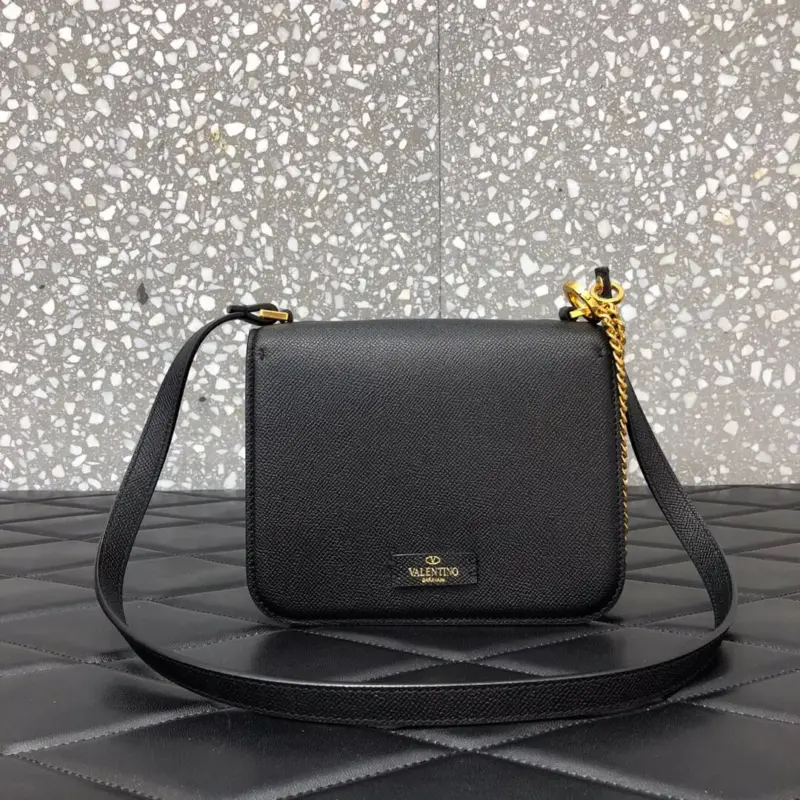 Structured-V-Accent-Small-Shiny-Calfskin-Shoulder-Bag-0021-Black-Structured-V-Accent-Small-Shiny-Calfskin-Shoulder-Bag-0021-Black-3.webp