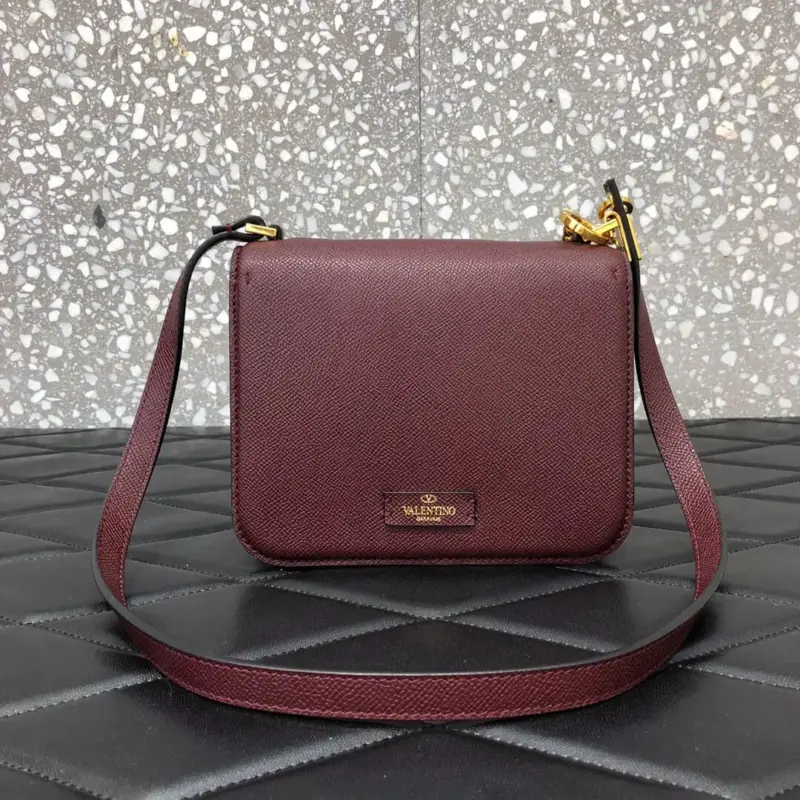 Structured-V-Accent-Small-Shiny-Calfskin-Shoulder-Bag-0021-Burgundy-Structured-V-Accent-Small-Shiny-Calfskin-Shoulder-Bag-0021-Burgundy-2.webp