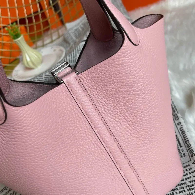 Taurillon-Clemence-Leather-Picotin-Lock-Bucket-Bag-Rose-Sakura-22-Taurillon-Clemence-Leather-Picotin-Lock-Bucket-Bag-Rose-Sakura-22-3.webp