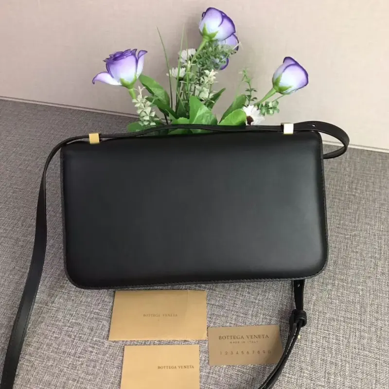 Timeless-Design-Smooth-Leather-Classic-Shoulder-Crossbody-Bag-578009-Black-Timeless-Design-Smooth-Leather-Classic-Shoulder-Crossbody-Bag-578009-Black-3.webp